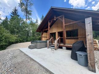 Explorer Creekside Cabin - Private Hot Tub - 3