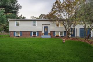 FingerLakes! Hot Tub! LRG Home! Sleeps 12 Dogs ok! - 2