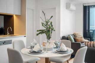 Luxury Docklands 2BR Apt Pool Gym and City Views - 5