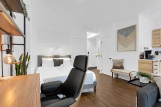 The Sherbrooke Suite 105 - 9