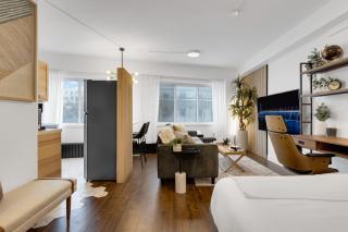 The Sherbrooke Suite 105 - 4