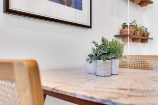 The Speakeasy Suite 501 With Parking - 3