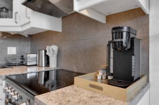 The Speakeasy Suite 501 With Parking - 2