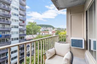 Atelier Montreal Luxe 1BR King Bed With Parking - 2