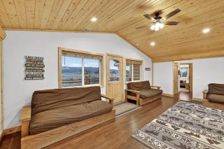 Stone Skipper - Waterfront, 18 Guests, Hot Tub - 2