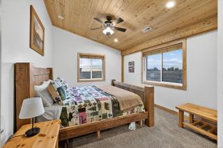 Stone Skipper - Waterfront, 18 Guests, Hot Tub - 1