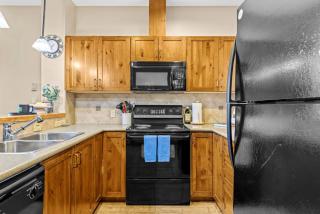 Whispering Pines 3BR Townhouse Views and private Hot Tub - 5