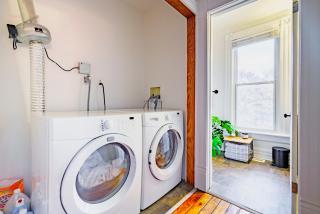 Jungle House Columbus Short North Downtown Free Parking - Walk to Convention Center & Nationwide Arena - 6BR Luxury Home - Sleeps 21 - Over 5,800 Five Star Stays - 1