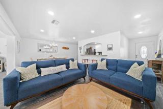 Manatee Cove Waterfront Home w Dock Pool - 9