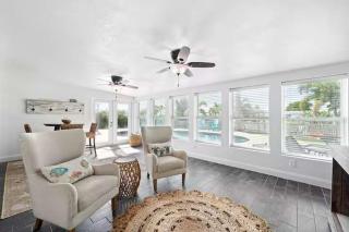 Manatee Cove Waterfront Home w Dock Pool - 7