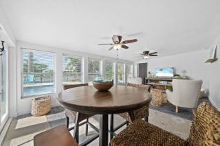 Manatee Cove Waterfront Home w Dock Pool - 4