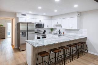 Newly Renovated Townhome - 9