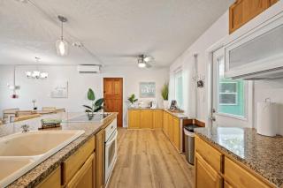 Sandpiper 5BR-4BA Across From Beach Sleeps 16 - 5