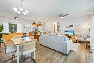 Sandpiper 5BR-4BA Across From Beach Sleeps 16 - 2