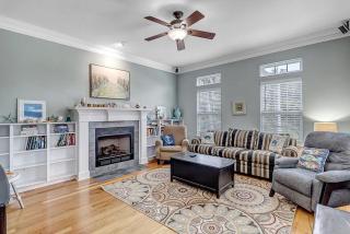 Aqua Vista - Cozy beach home w BBQ & large deck - 9