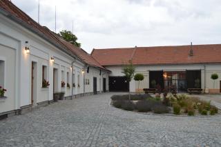 Statek & Apartmány - Slaměný dvůr - 9