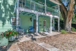Carriage House - 3BR Vintage Stay w Garden Views - 0