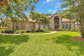 Club Views - Pet-friendly 5BR w pool & BBQ patio - 0
