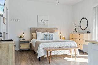 Sandpiper Studio Across From Beach - 9