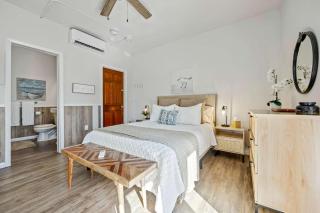 Sandpiper Studio Across From Beach - 1