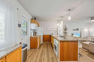 Sandpiper 2BR-1BA Across From Beach - 2