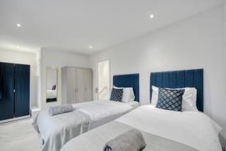 Bright Modern Mill Hill Home Free Parking and Garden - 2