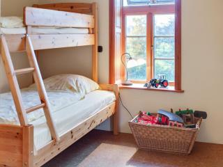 Spacious Apartment with Garden - 9