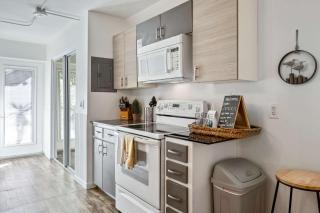 Sandpiper 1BR 1BA Across From Beach - 7