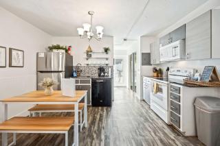 Sandpiper 1BR 1BA Across From Beach - 5