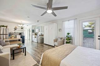 Sandpiper 1BR 1BA Across From Beach - 4