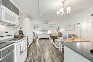 Sandpiper 1BR 1BA Across From Beach - 2