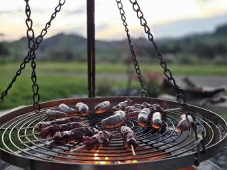 Spacious Valley Views Near City & Coast - 4