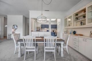 Fairway Breeze - Coastal retreat w pool access - 8