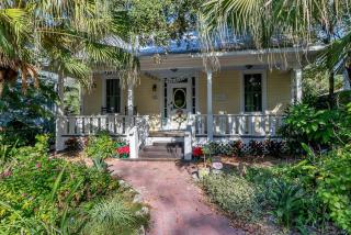 Sunny Side Cottage - near downtown w garden - 0