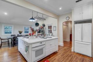 Sunny Side Cottage - near downtown w garden - 1