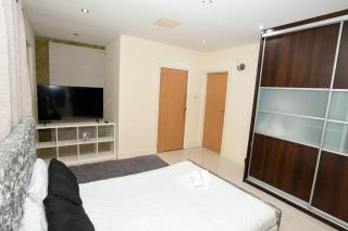 Pinner Cosy Studio Annexe with Parking Near Eastcote - 7