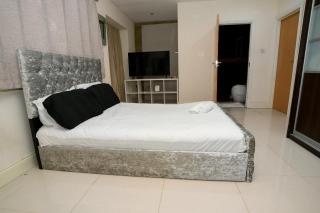 Pinner Cosy Studio Annexe with Parking Near Eastcote - 5