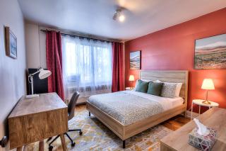 Delightful Style & Comfort in Montreal! Sleep 4! - 0