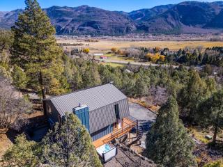 Epic Mountainside Cabin w/ Animas Views & Hot tub - 9