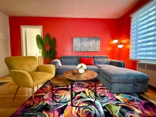 Delightful Style & Comfort in Montreal! Sleep 4! - 8