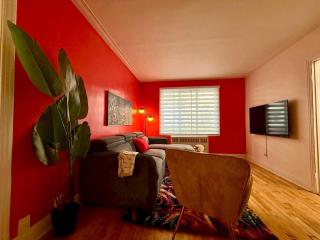 Delightful Style & Comfort in Montreal! Sleep 4! - 7