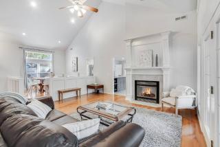 Lakefront Family Fun | Canoe, Bike, Sauna, Theater - 2