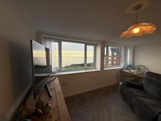 Panoramic Sea View Apartment - 9