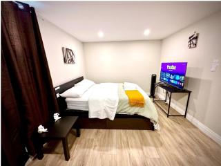 1-Bedroom 1Bathroom Entire Unit closer to Fairview Mall & Waterloo Airport - 9