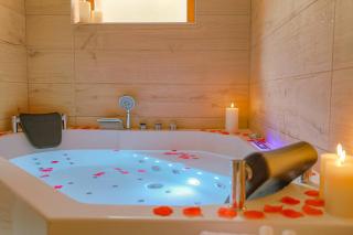 Mairie - LB - Lyon 2 - Romantic ambience with whirlpool baths - 3