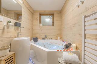 Mairie - LB - Lyon 2 - Romantic ambience with whirlpool baths - 6