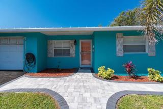 Remodeled 2 Bedroom Coastal Charmer - 9