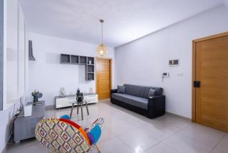 BLUE MIST Modern 2-Bedroom Apartment in Sliema - 8