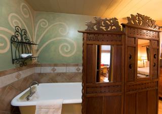 The Emerald Iguana Inn - 2