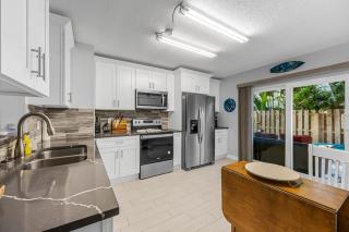 Beachy 2BR Adventure Pad 5-Min Walk to Waves - 9